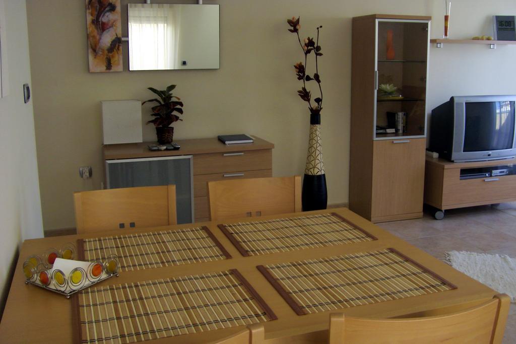 Beachfront Penthouse In Residencial Dos Mares Appartement *