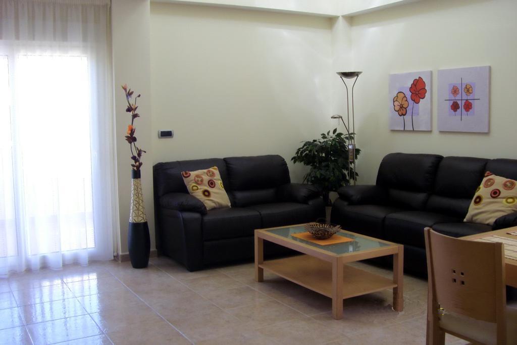 Beachfront Penthouse In Residencial Dos Mares *